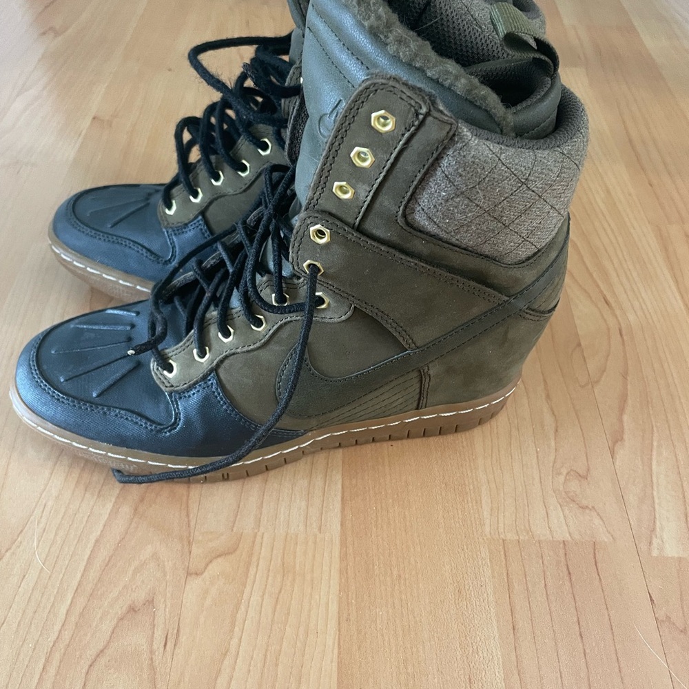 NIKE | Nike Women Navy Blue & green High-Top Wedge Spring Sneakers
